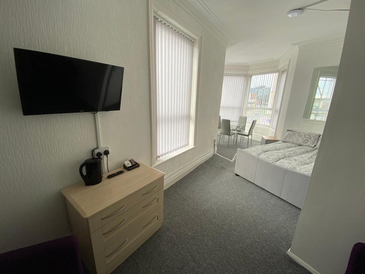 The Honley Hotel Blackpool Bagian luar foto
