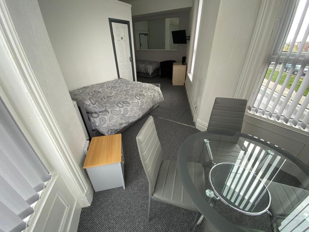 The Honley Hotel Blackpool Bagian luar foto
