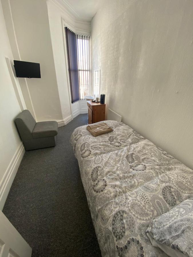 The Honley Hotel Blackpool Bagian luar foto