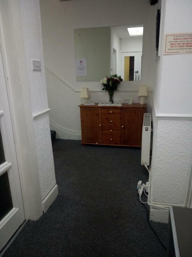 The Honley Hotel Blackpool Bagian luar foto