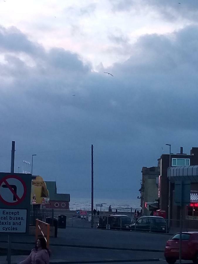 The Honley Hotel Blackpool Bagian luar foto