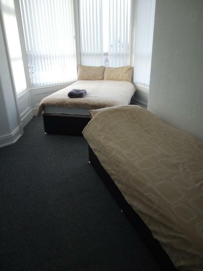 The Honley Hotel Blackpool Bagian luar foto